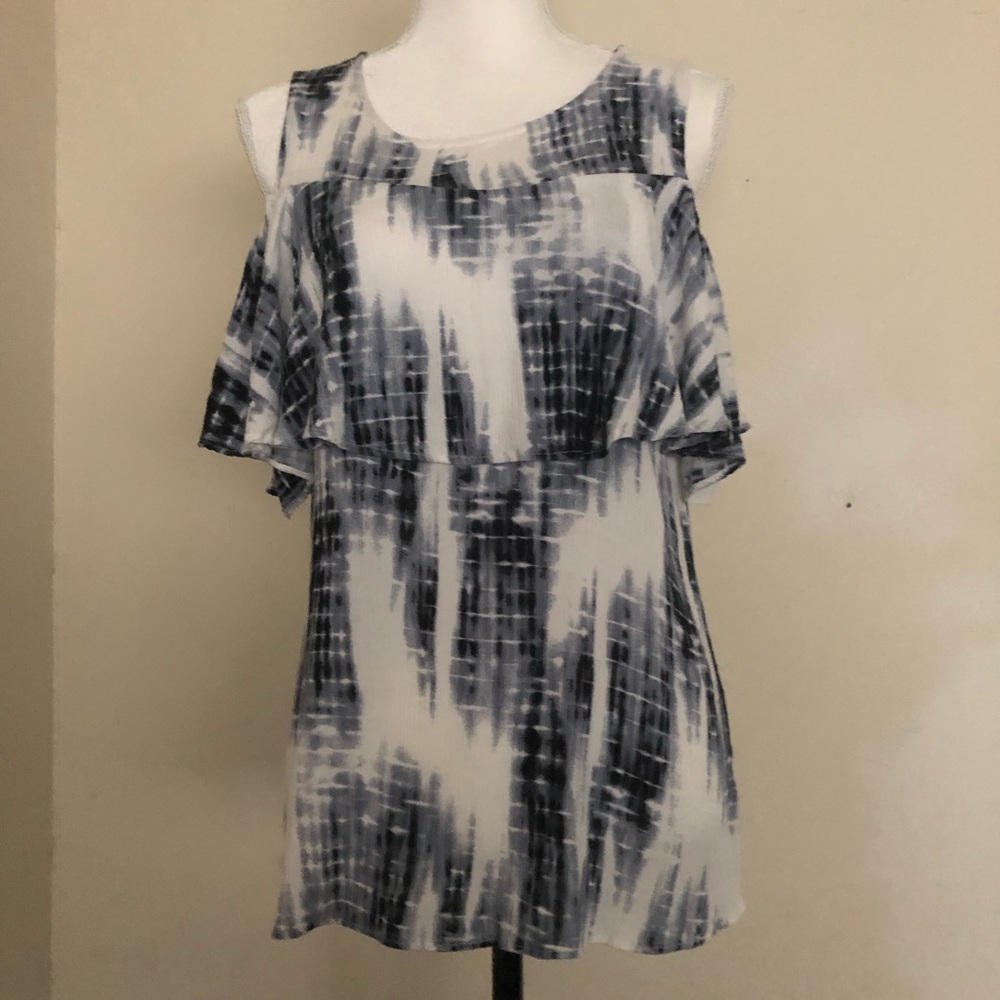 Bobeau Cold Shoulder Tie-Dye Top L